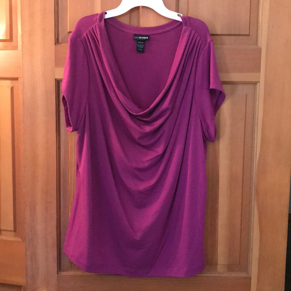 Women’s scoop neck shirt